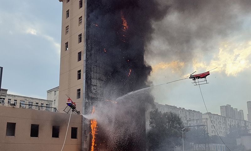 三場“高樓火災”不到一個小時全部撲滅！鄭州市無人機高層建筑滅火救援大型實戰演練成功舉行
